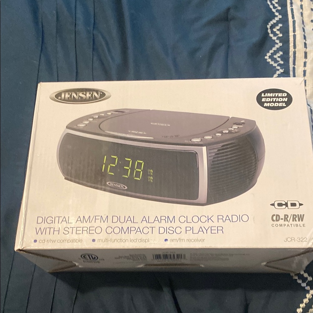 Jensen Black Digital AM/FM Clock Radio brand new never used